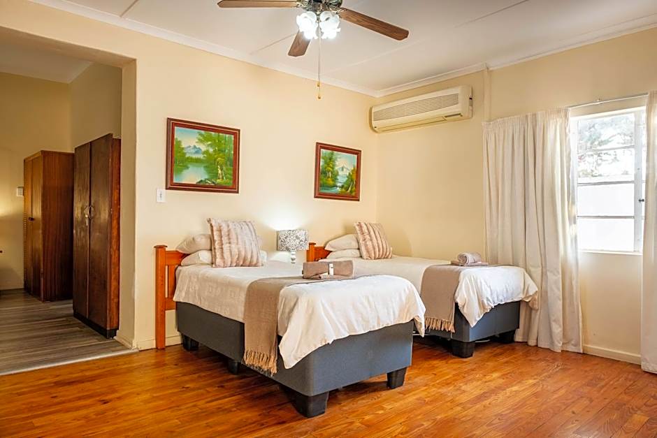 Karoo Ouberg Guest Lodge