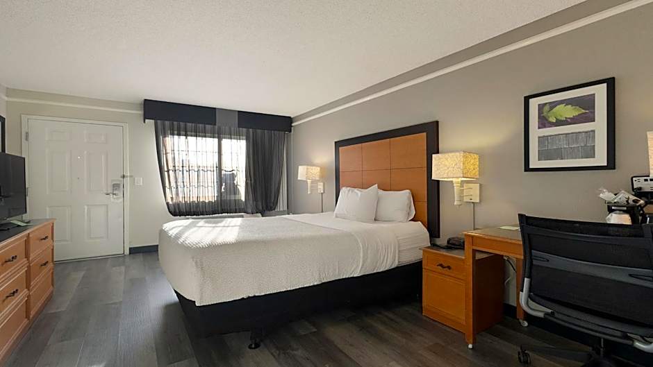 Howard Johnson by Wyndham Sacramento Downtown