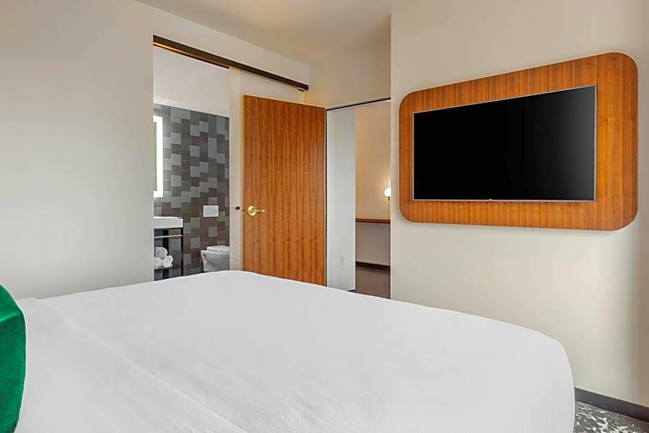 Cambria Hotel Boston Downtown-Seaport