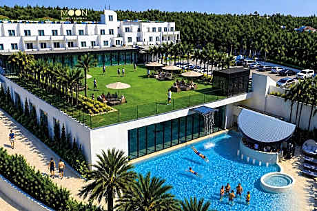 Moon Resort & Spa