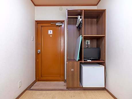 Tatami Room up to 1 guest  - Next to Washroom - Non-Smoking