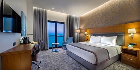 Standard King Room with Sea View