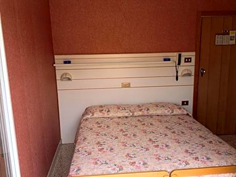 Basic Triple Room