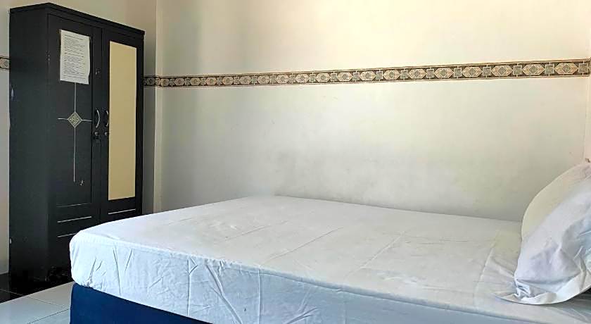 OYO 93412 Kost Irma Syariah Near UPTD SMP Negeri 8 Parepare