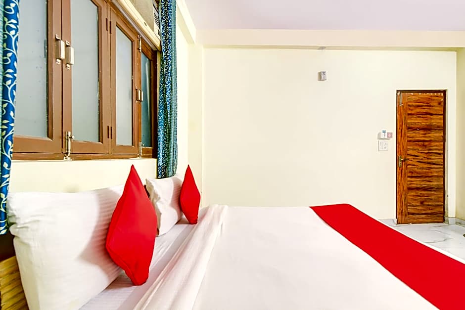 Hotel O Vishwakarma Palace