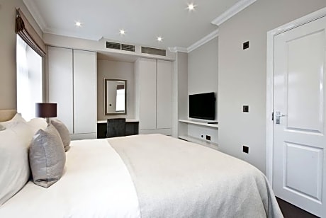 Studio Apartment Lower Ground floor