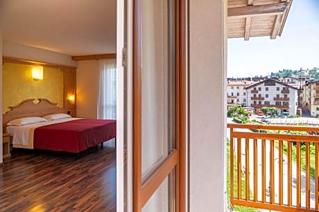Deluxe Double or Twin Room with Balcony