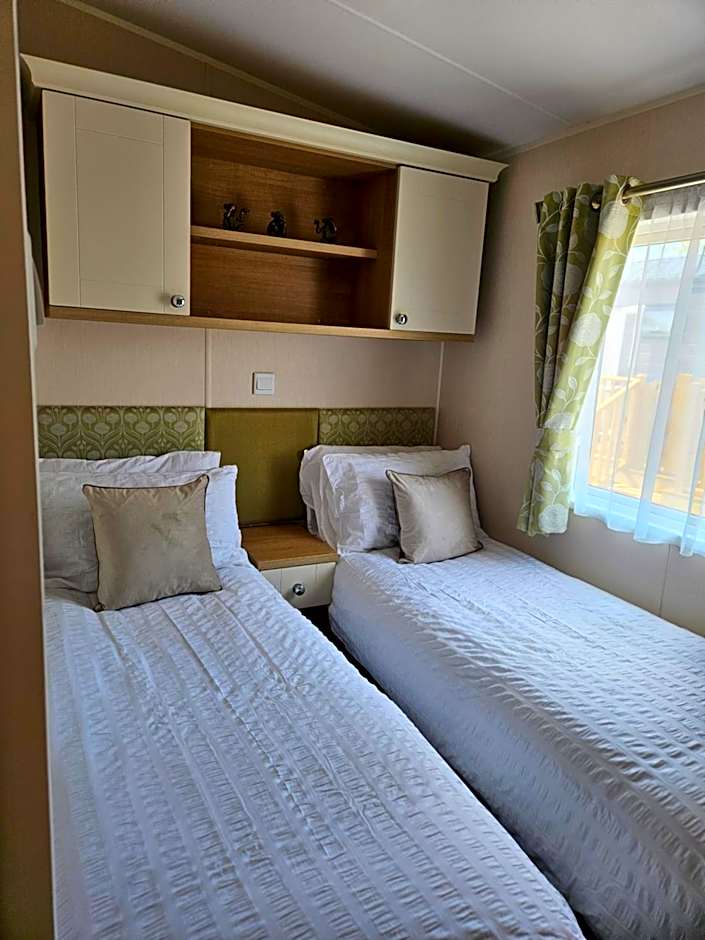 Lytham Luxe 6 Birth Caravan