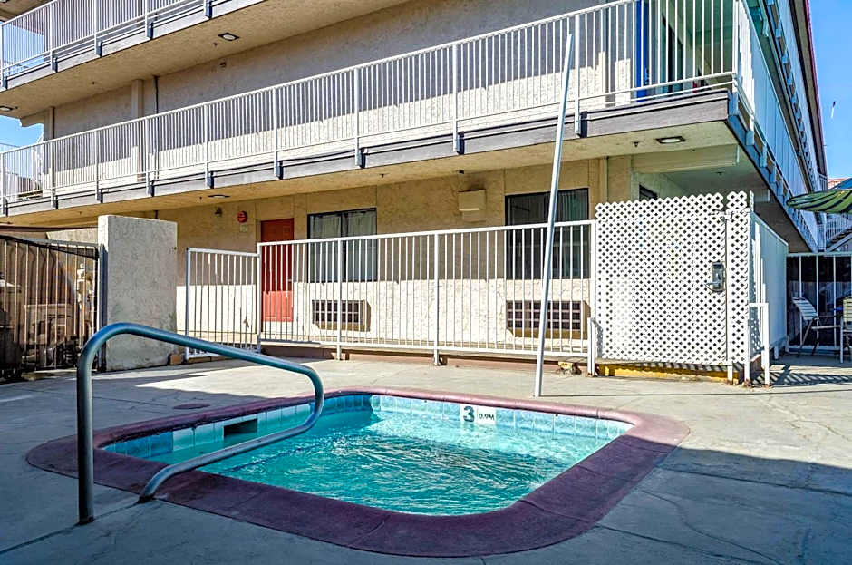 Motel 6-Fresno, CA - Yosemite Hwy