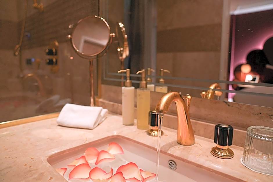 Paris j'Adore Hotel & Spa