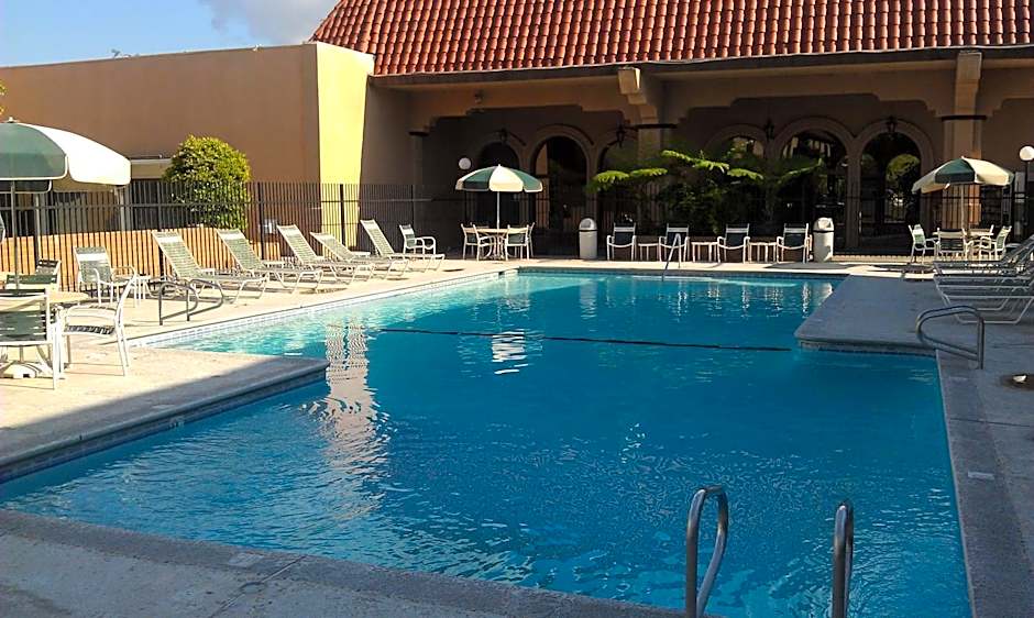 Ramada by Wyndham Fresno North