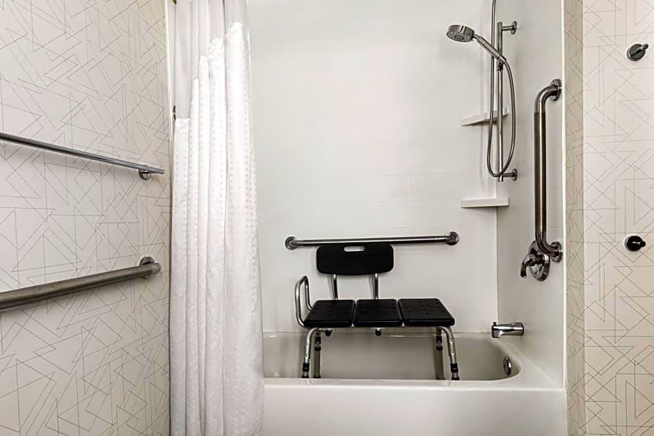 Holiday Inn Express Hotel & Suites Greenville-Downtown, an IHG Hotel