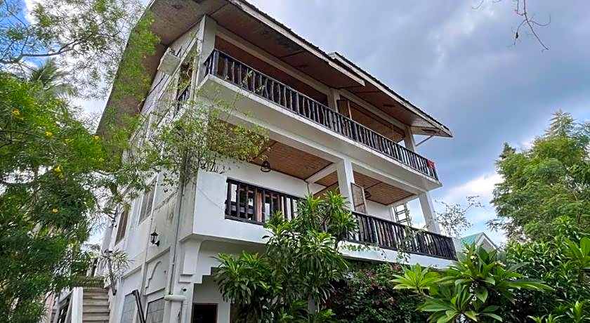 Golden Monkey Beach Hotel