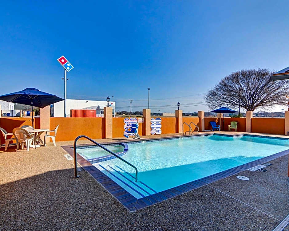 Quality Inn Forest Hill - Fort Worth South