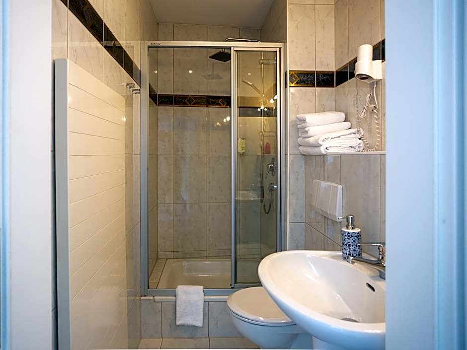 Hotel Mauritius - Im Herzen von Crimmitschau - Frühstück buchbar - Restaurant - Café - Fahrradbox