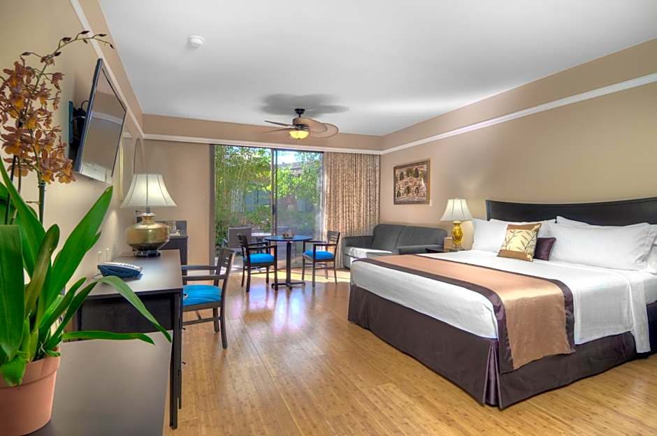 Dinah`S Garden Hotel