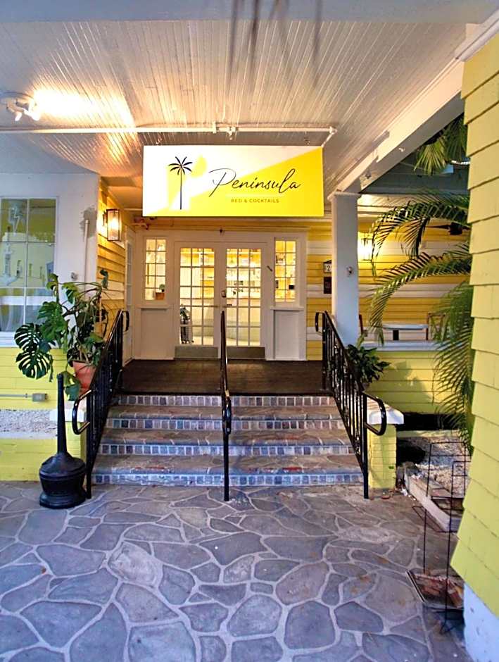 Peninsula Bed & Cocktails