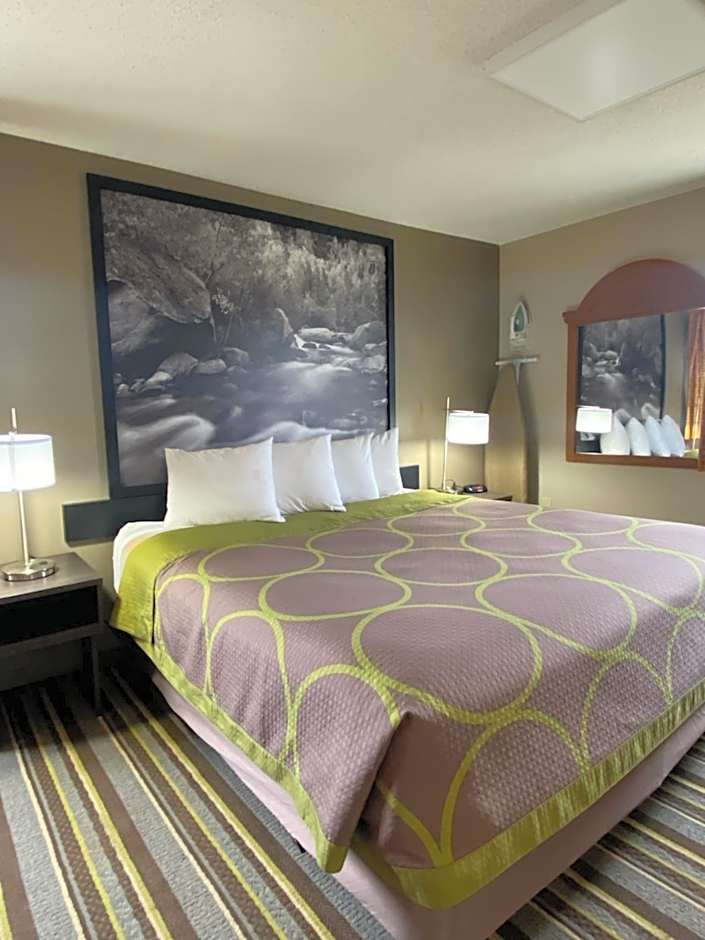 Super 8 by Wyndham Liberal KS