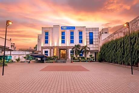 FabHotel Jalandhar Corporate Suites