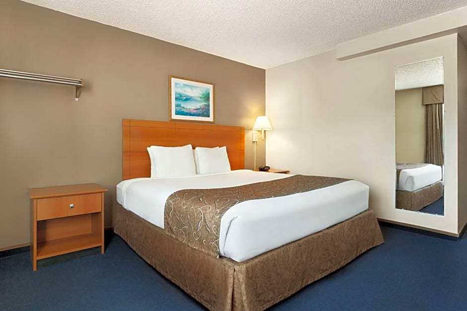 Super 8 by Wyndham Lincoln North