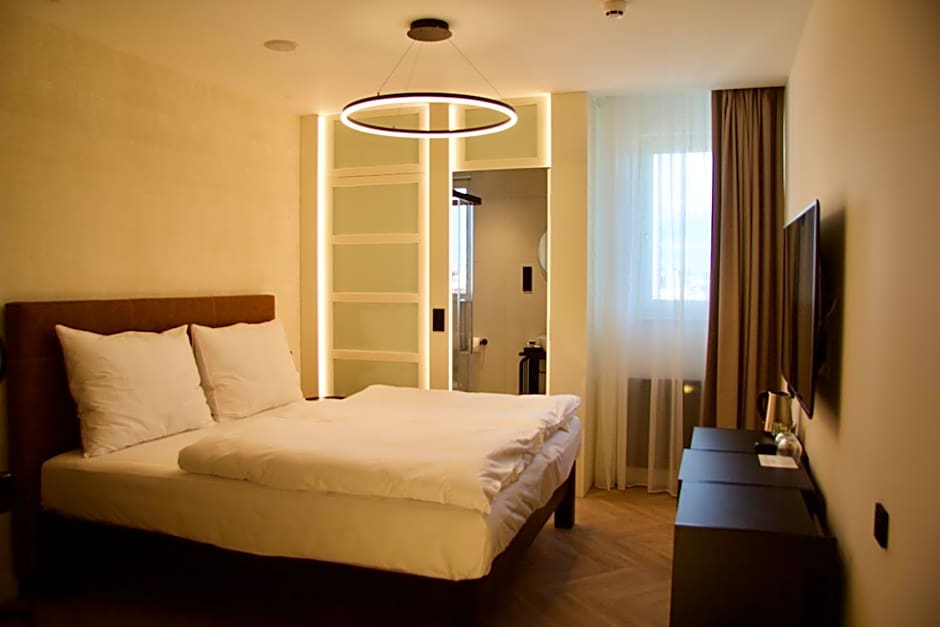 Chevron Hotel