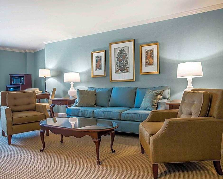 Comfort Inn & Suites Near Burke Mountain