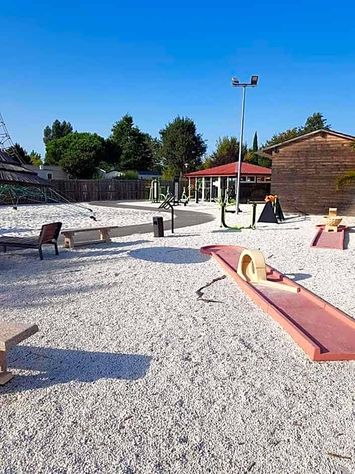 Mobil-home 4chambres-10 couchages - Parking gratuit - 2 accès piscines inclus dès 3 nuitées