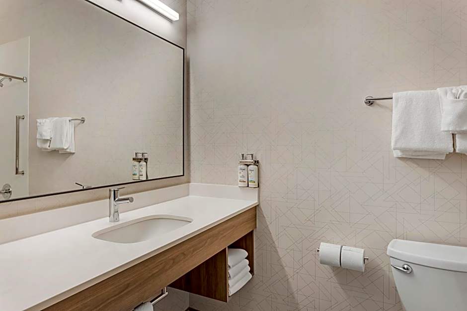 Holiday Inn Express Hotel & Suites Astoria By IHG