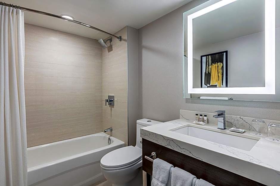 Delta Hotels by Marriott Vancouver Downtown Suites