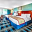 Days Inn & Suites by Wyndham St. Ignace Lakefront