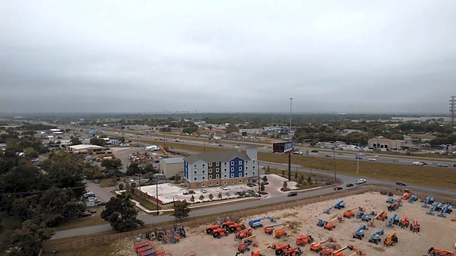 Texas Bungalows Hotel and Hotel Que at i35 Austin Pflugerville