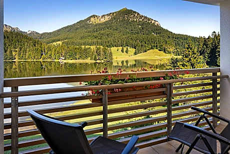 Spitzing Suite, 3 Bedroom Suite, Bedroom 1: 3 King, Bedroom 2:, Bedroom 3:, Sofa bed, Lake view