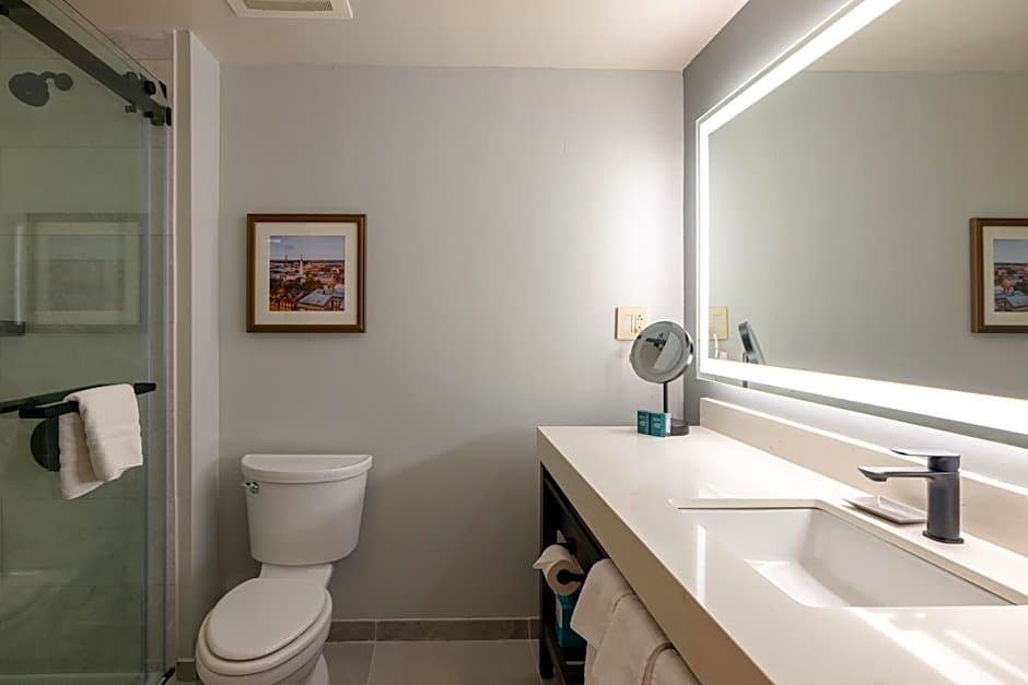 DoubleTree By Hilton Hotel Savannah Airport