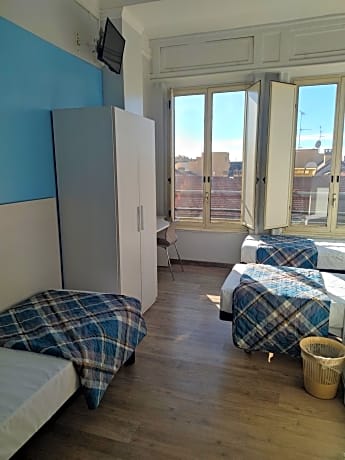 Basic Triple Room with Shared Bathroom