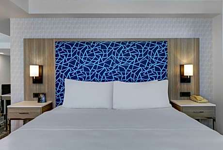 King Studio Suite with Whirlpool - Non-Smoking