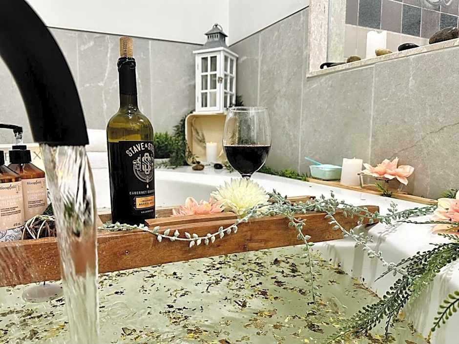 Beautiful tranquil centrally located condo