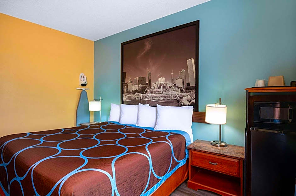 Super 8 by Wyndham Salisbury