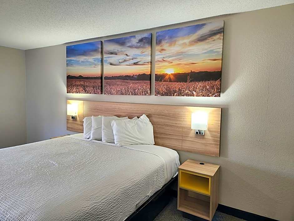 Days Inn & Suites by Wyndham New Iberia