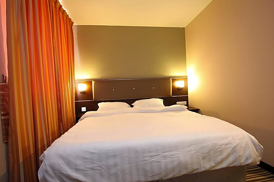 1 City Hotel