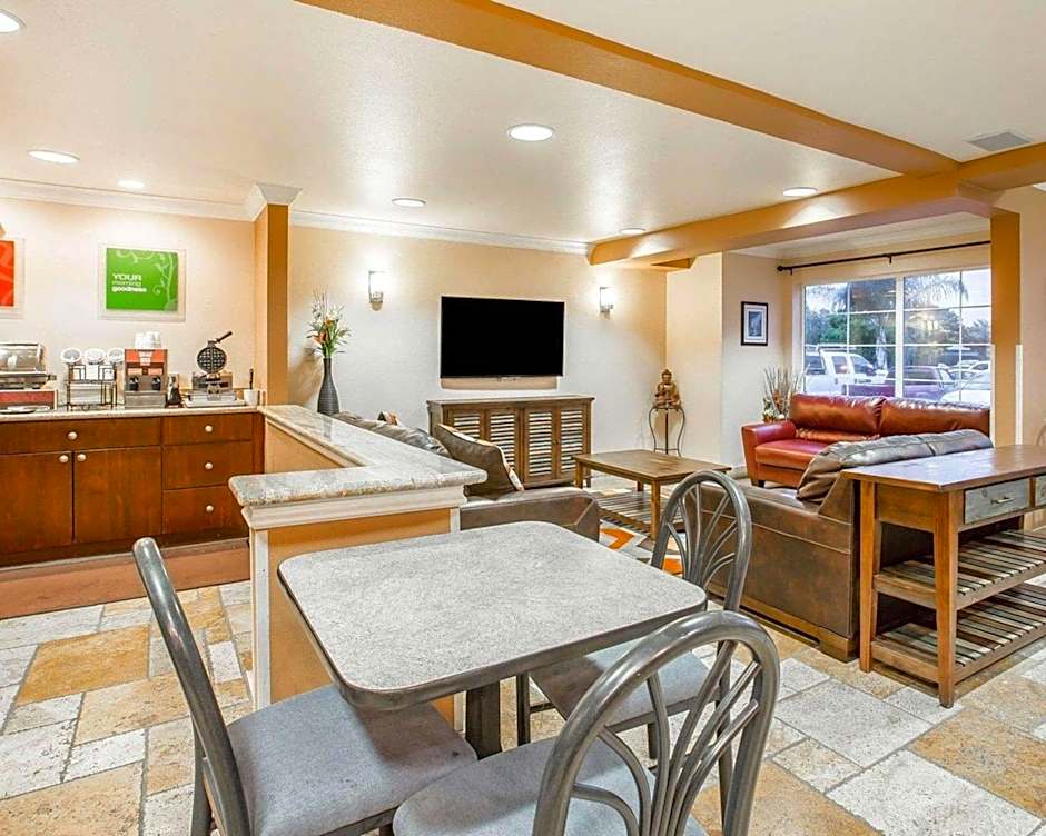 Comfort Inn & Suites Salinas City Center Area