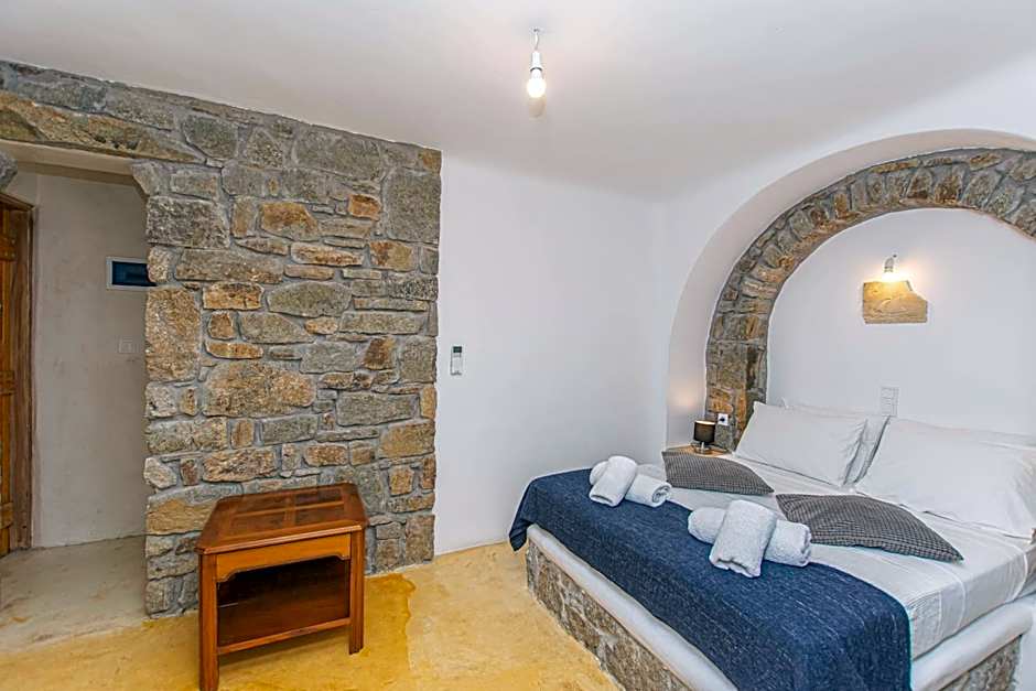 Peristeronas Village