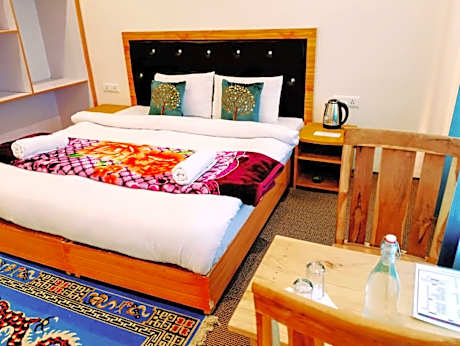 Cedar Residency Hunder