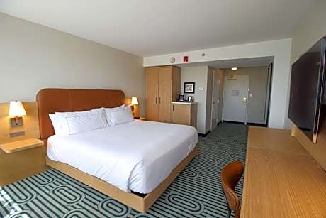 King Room with Bath Tub - Mobility/Hearing Access