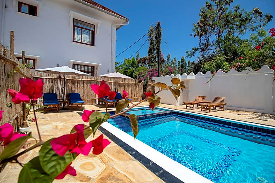 Sunny Palms Beach Bungalows