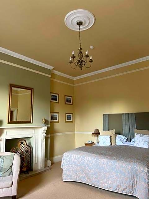 The Manor Hotel
