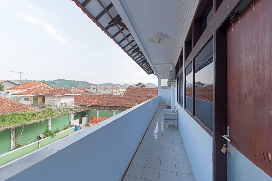 RedDoorz Syariah near Taman Kota Kuningan