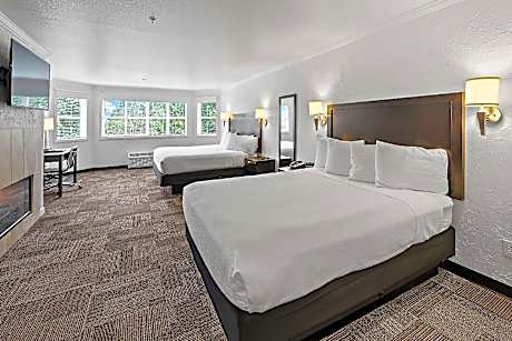 Room with One King Bed and One Queen Bed - Non-Smoking