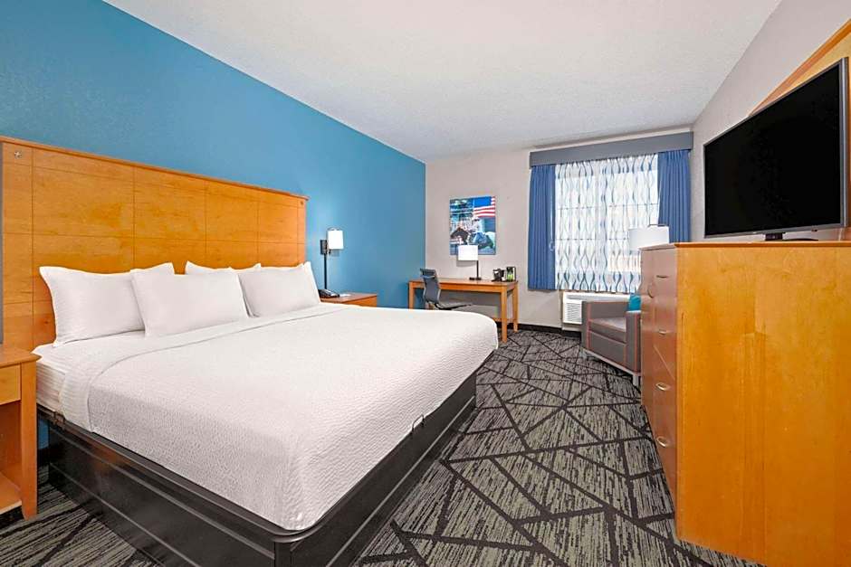 La Quinta Inn & Suites by Wyndham Alvarado