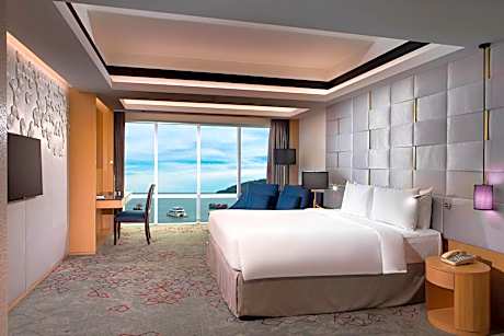 One-Bedroom Suite - Club Lounge Access