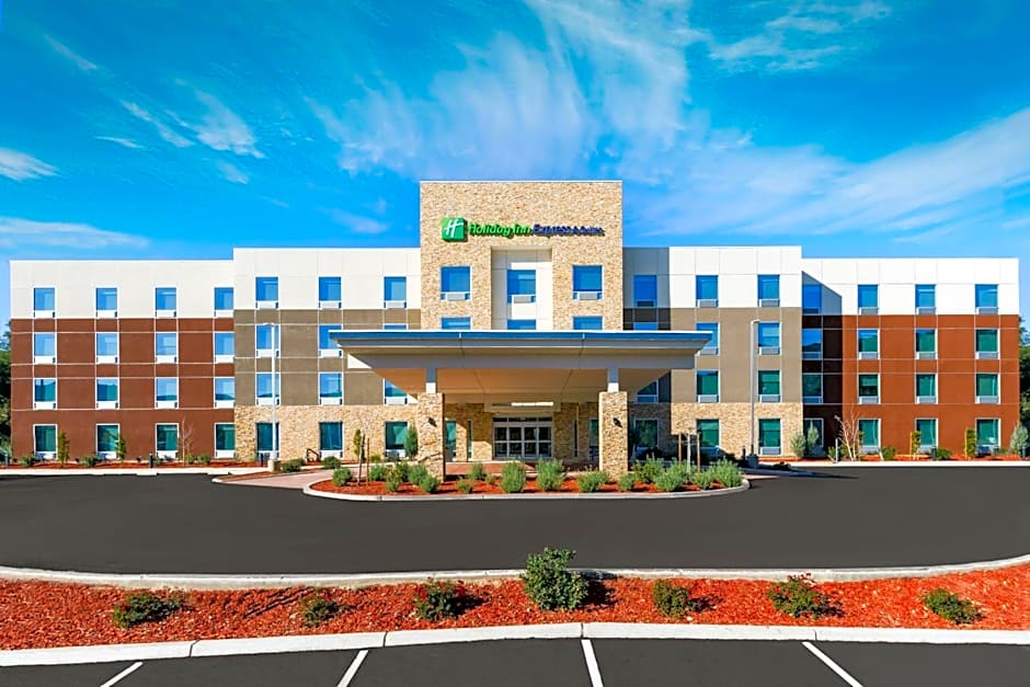 Photo 1 of 50 of Holiday Inn Express And Suites OAKHURST-YOSEMITE PARK AREA By IHG